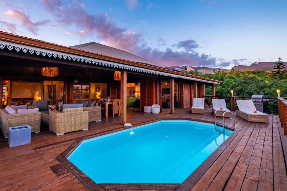 KAZ PASSION - Villa with swimming pool and sea view on the edge of a ravine Villa in Réunion