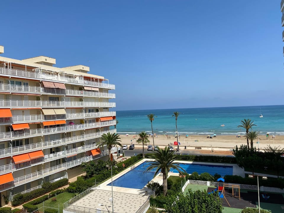 Pool view, Sea view