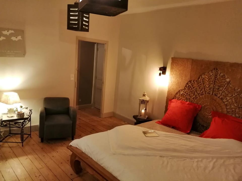 Bed, Photo of the whole room, Bedroom, Garden view, towels, air conditioner
