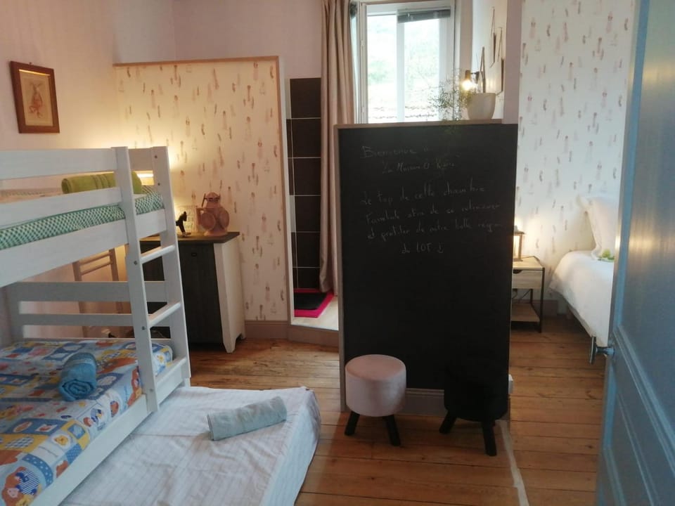 Bed, Photo of the whole room, Bedroom, children, young children, bunk bed, Family, air conditioner