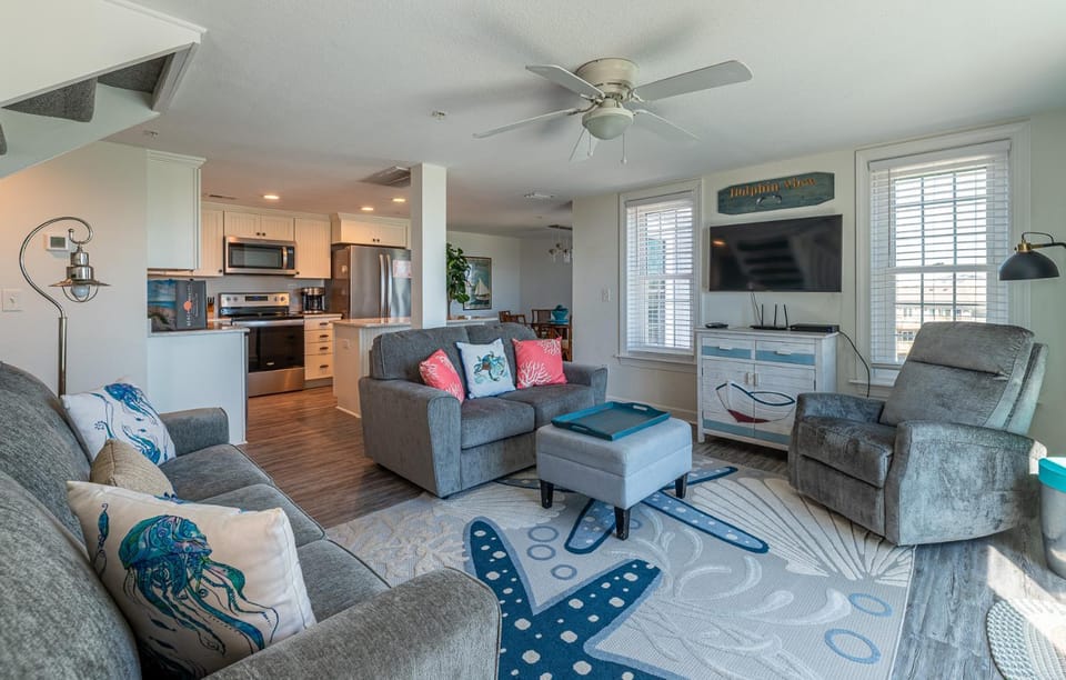 Dolphin View - Barrier Island Station Condo, Oceanfront, Indoor Heated Pool, Outdoor Pool, YR Flex Stays House in Duck