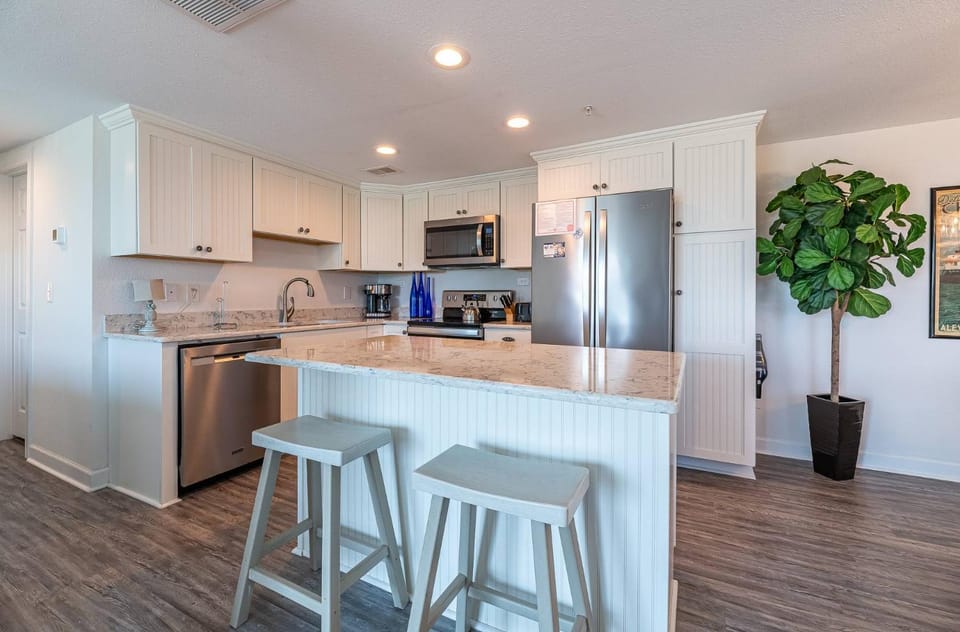 Dolphin View - Barrier Island Station Condo, Oceanfront, Indoor Heated Pool, Outdoor Pool, YR Flex Stays House in Duck