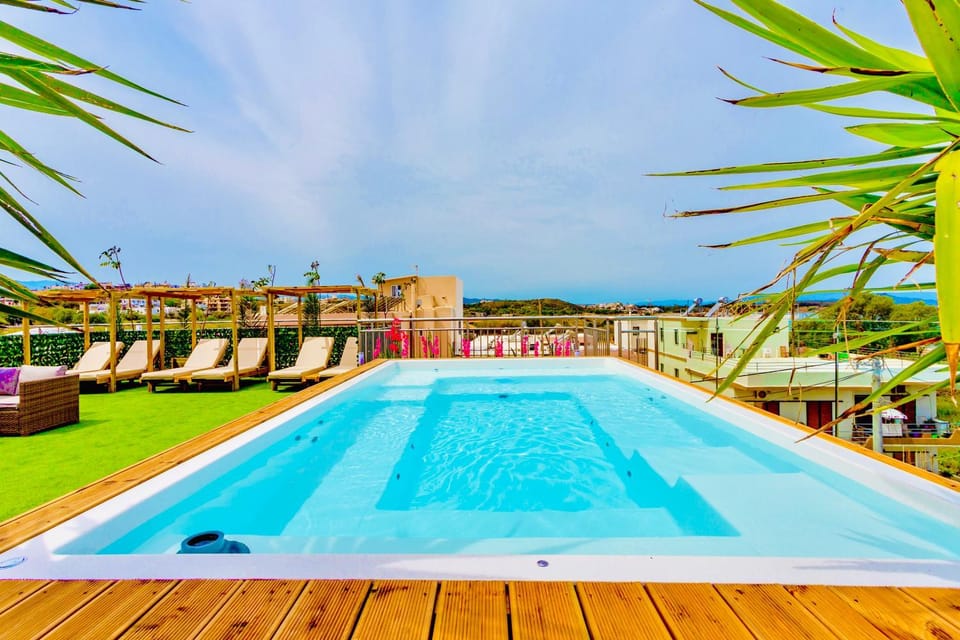 Day, Pool view, Swimming pool, sunbed