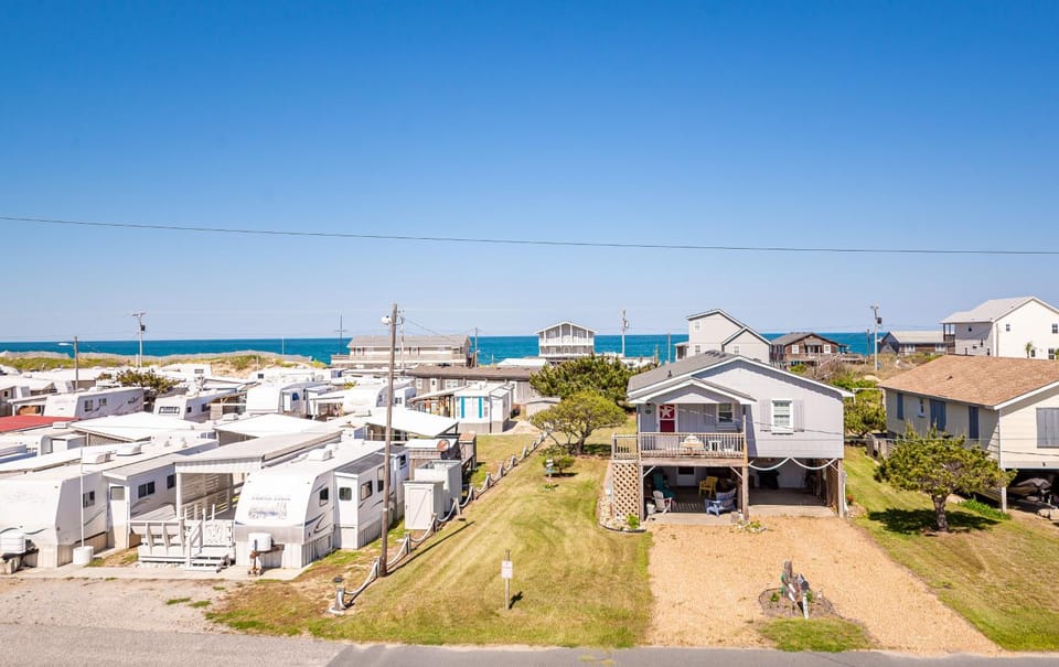 OBX Perfect Landing - KH MP 5, Ocean View, 1 Block to Beach, Fenced Yard, Flex Stays House in Kill Devil Hills