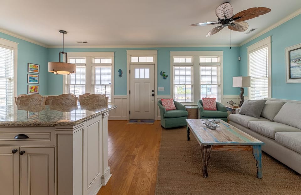 OBX Perfect Landing - KH MP 5, Ocean View, 1 Block to Beach, Fenced Yard, Flex Stays House in Kill Devil Hills