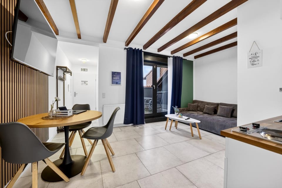 TV and multimedia, Living room, Photo of the whole room, Seating area, Dining area