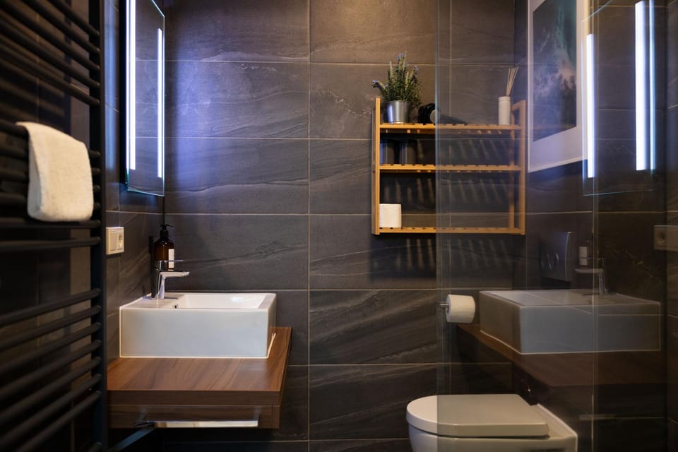 Toilet, Bathroom, towels