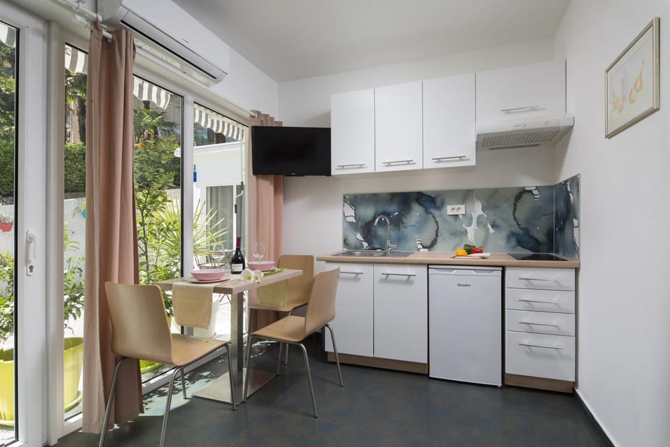 TV and multimedia, Kitchen or kitchenette, Dining area