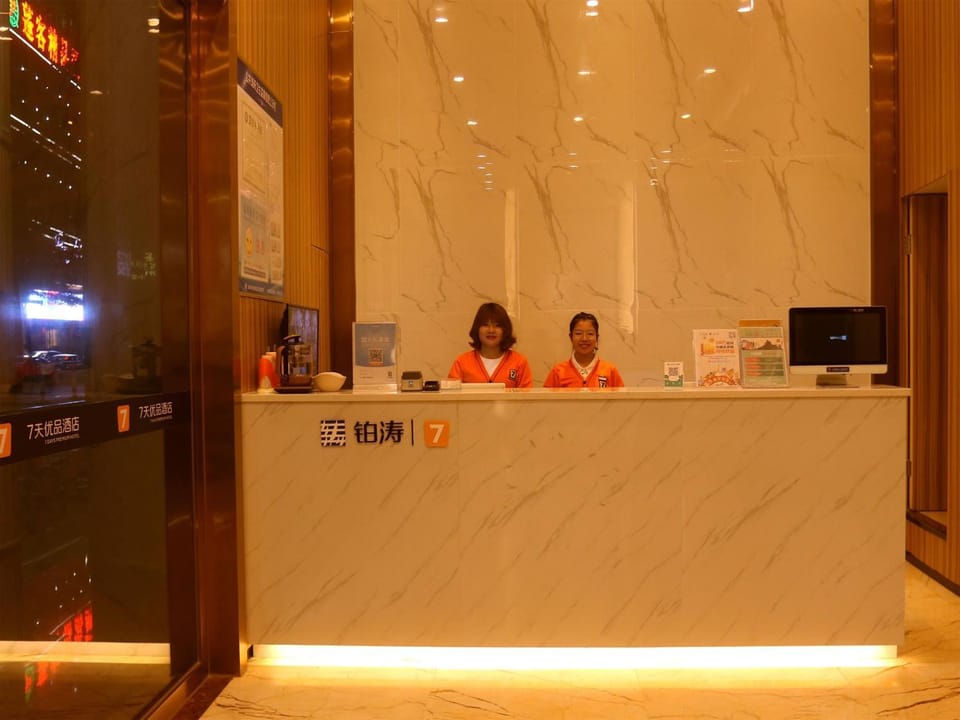 7Days Premium Shenzhen High Speed Rail North Station Minzhi Branch Hotel in Shenzhen