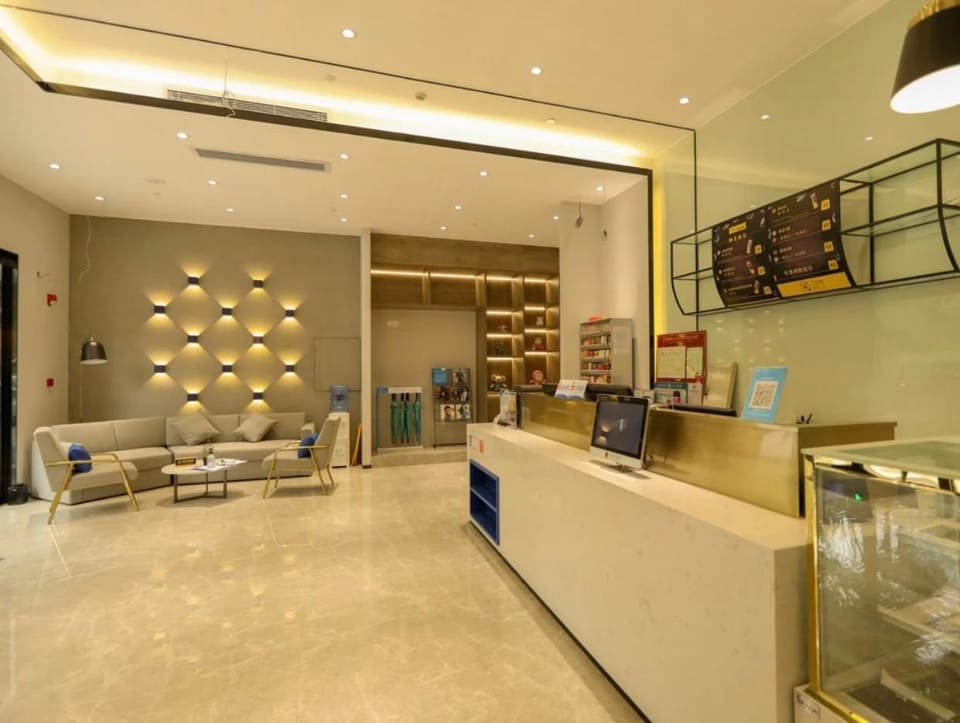 7Days Inn Shen Tech Park Subway Station Wanxiang Tiandi Branch Hotel in Hong Kong