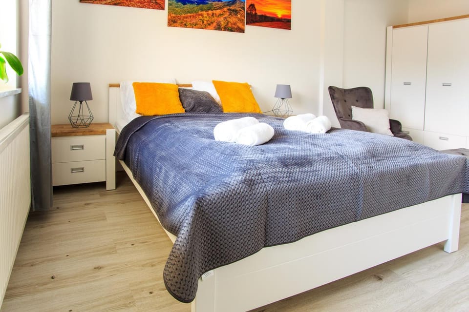 People, Photo of the whole room, Bedroom, Guests, Area and facilities, furniture, internet, locker, room service, storage, towels