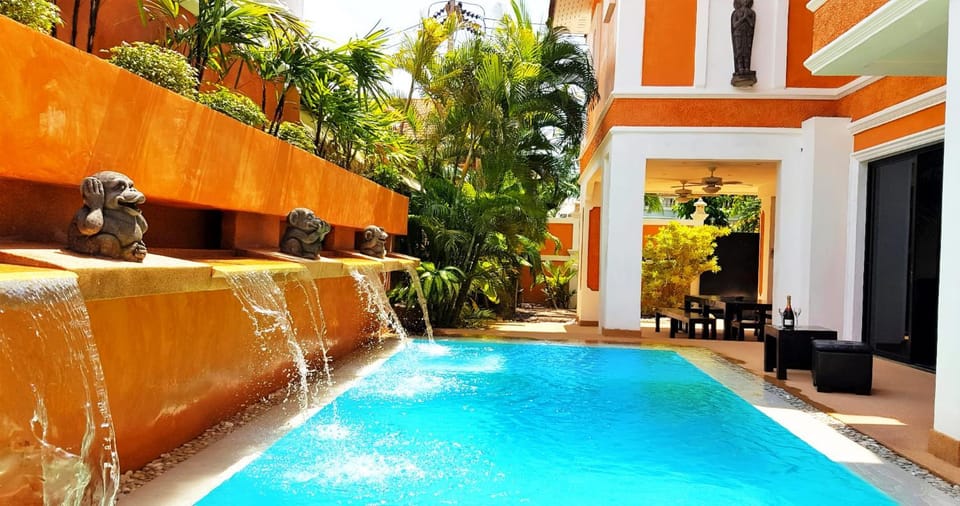 Property building, Day, Garden, Garden view, Pool view, Swimming pool, sunbed
