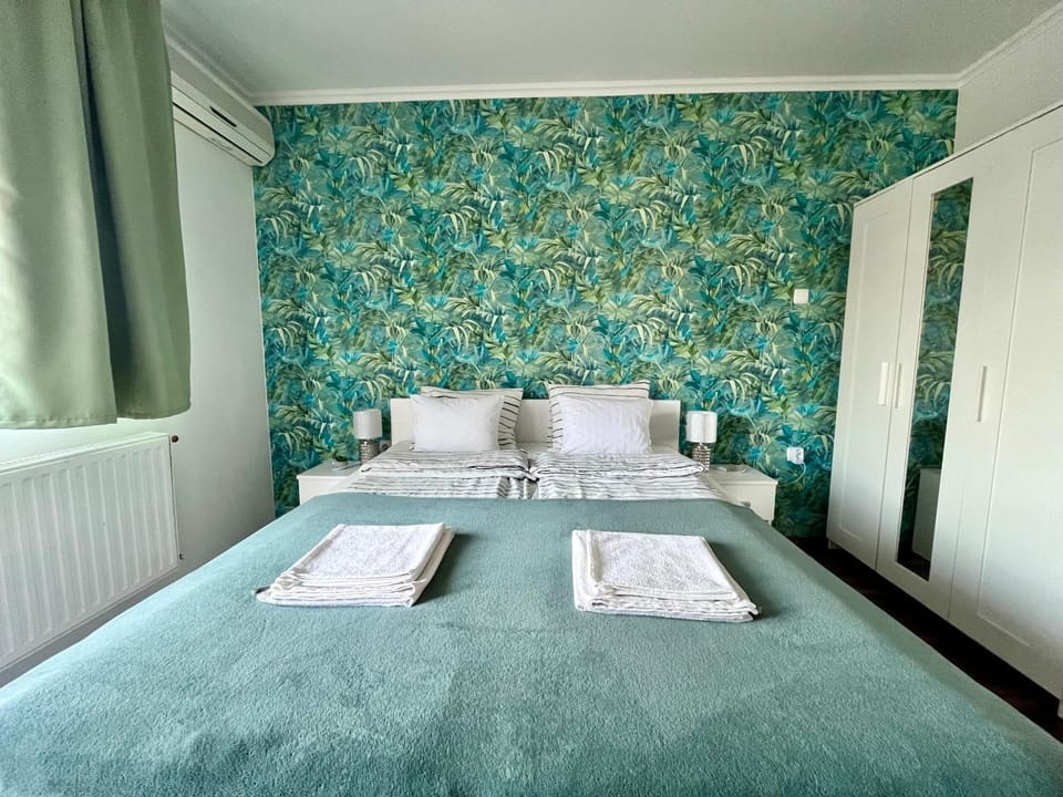 Bed, Living room, Bedroom