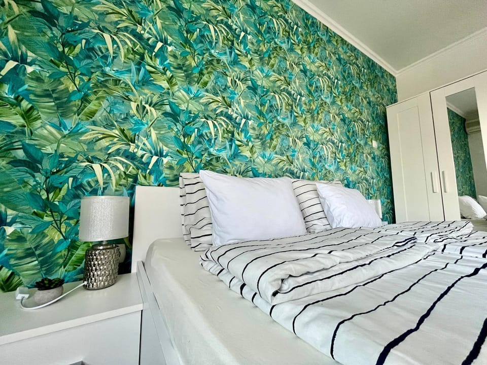Bed, Living room, Bedroom