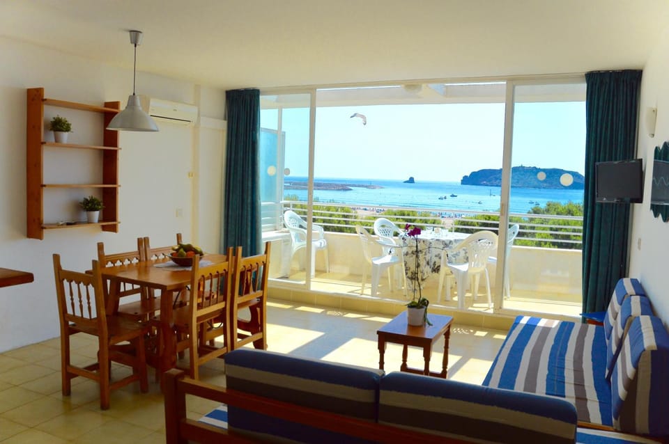 Living room, Dining area, Sea view