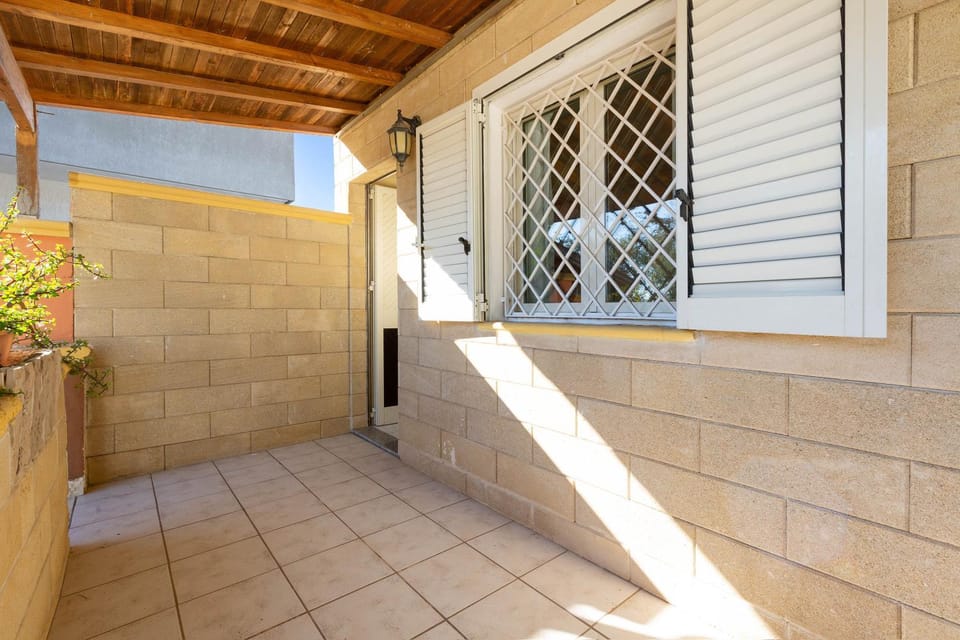 Patio, Facade/entrance