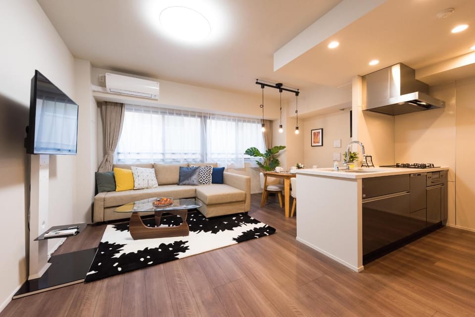 TV and multimedia, Kitchen or kitchenette, Living room, Seating area, Dining area, oven, stove