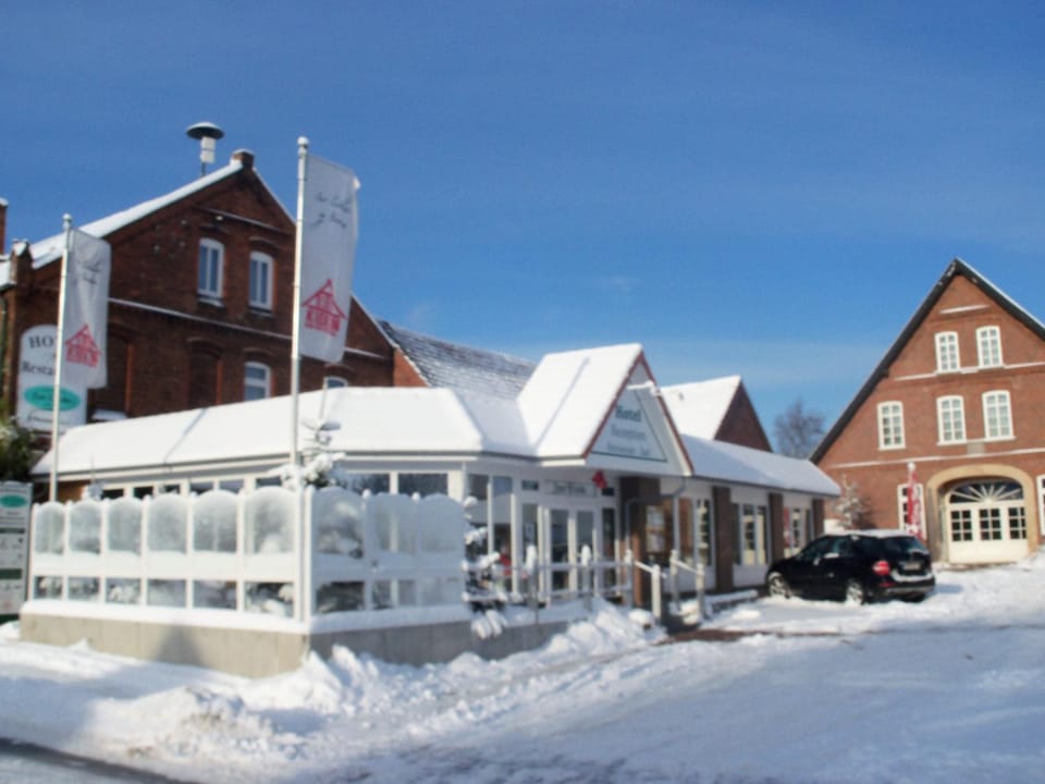 Facade/entrance, Winter