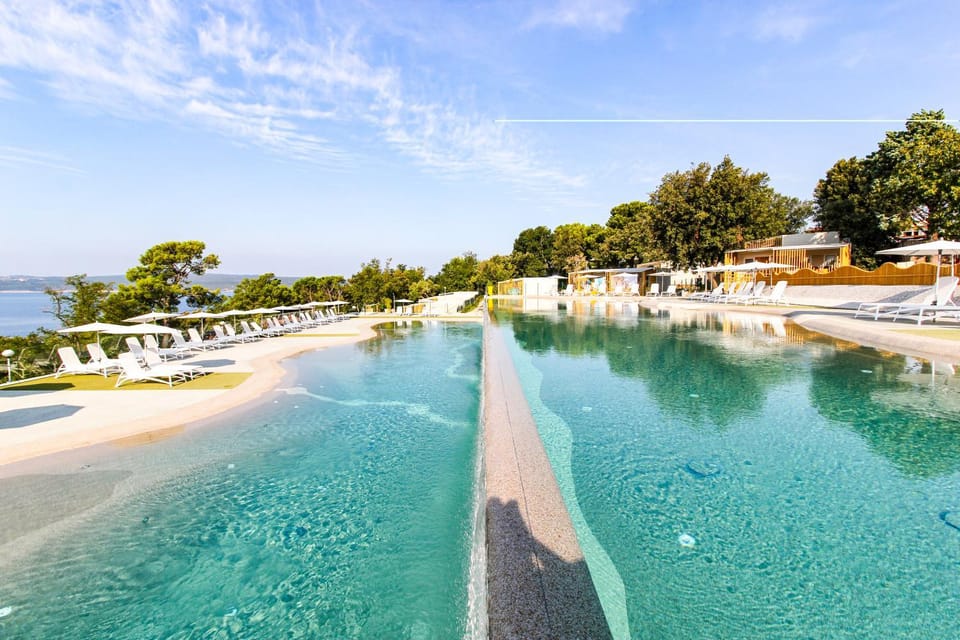 Day, Swimming pool