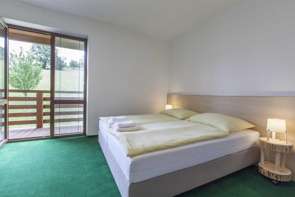 Bed, View (from property/room), Balcony/Terrace, towels