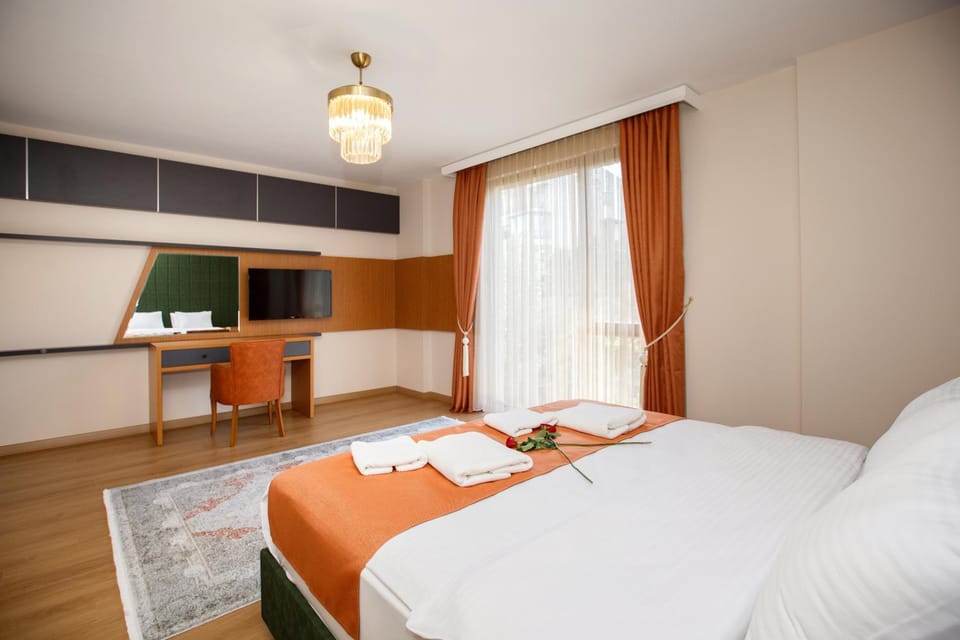 Bed, TV and multimedia, Photo of the whole room, Bedroom