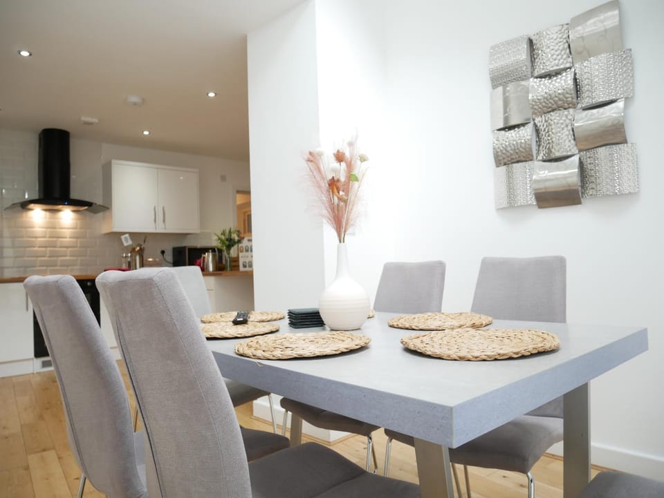 The Birketts Inn, 4 - Bed, Sleeps 8, Pets Welcome House in England