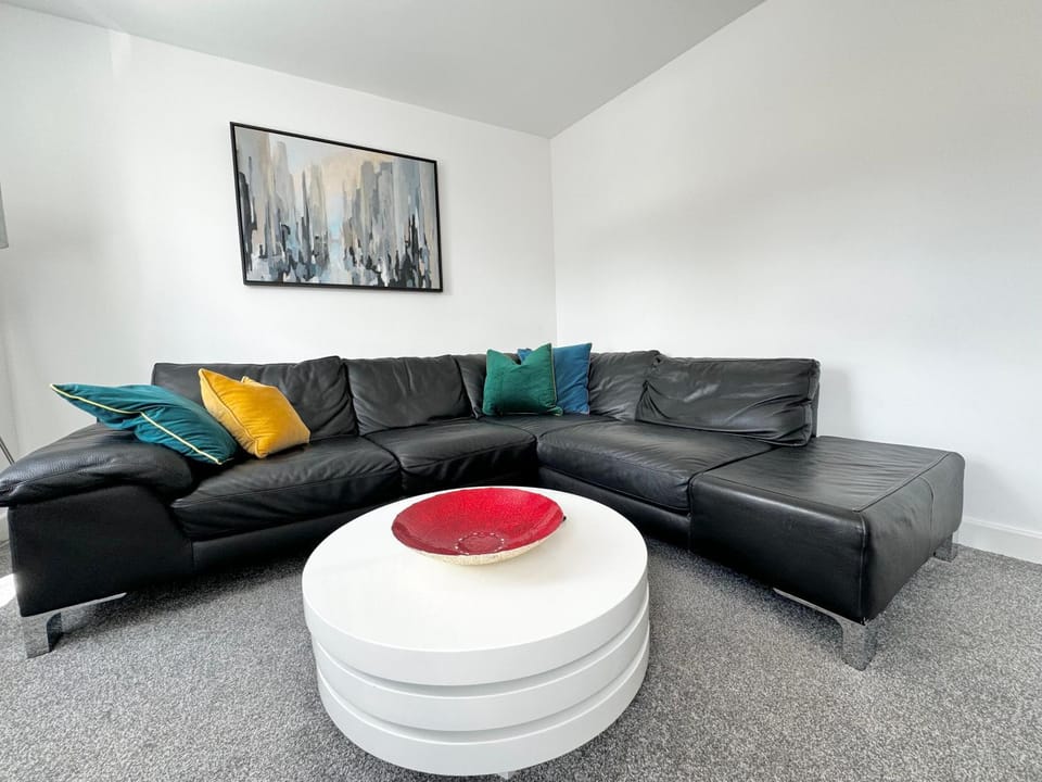 The Birketts Inn, 4 - Bed, Sleeps 8, Pets Welcome House in England