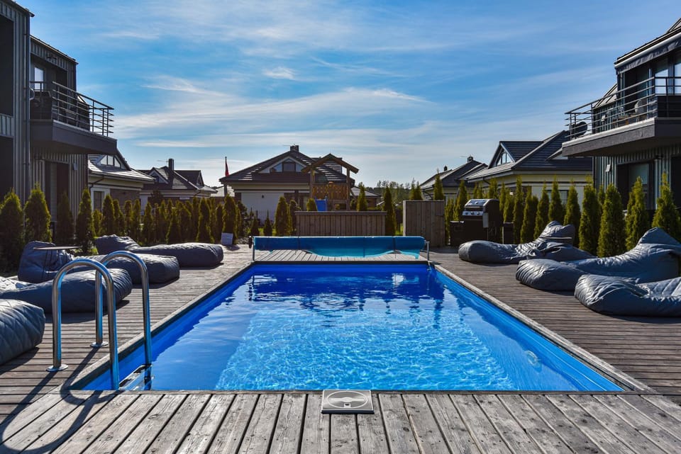 Swimming pool, sunbed