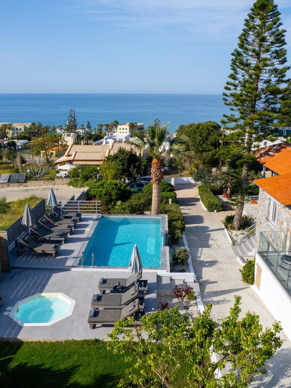 Property building, Day, Natural landscape, Evening entertainment, Pool view, Sea view, Swimming pool, sunbed