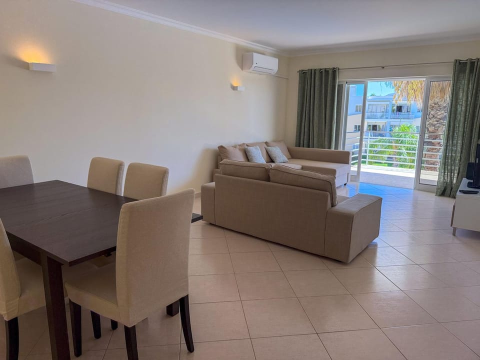 View (from property/room), Balcony/Terrace, Living room, Seating area, Dining area