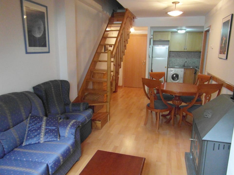 Living room, Photo of the whole room, Seating area, Dining area, kitchen