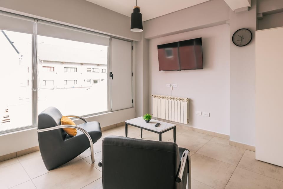 Communal lounge/ TV room, TV and multimedia, Living room, Seating area, Evening entertainment