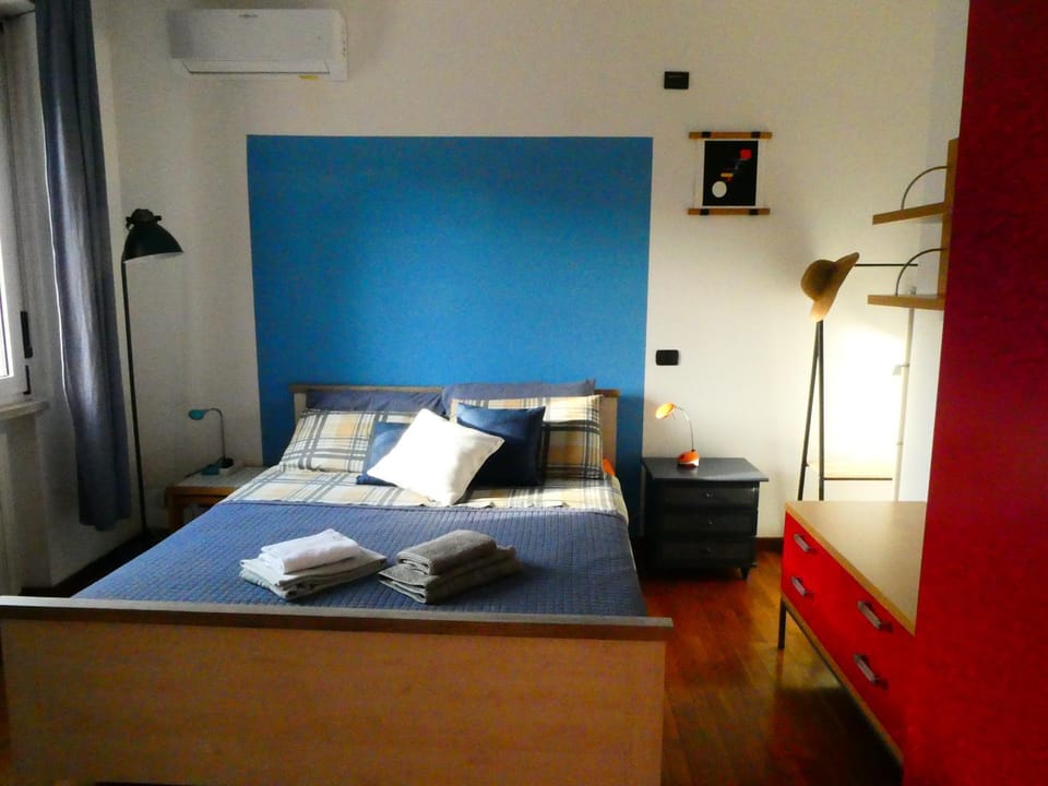 Bed, Photo of the whole room