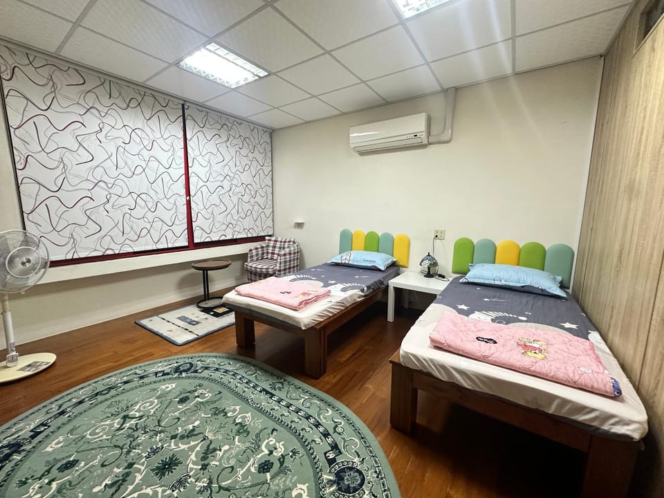 Photo of the whole room, Bedroom