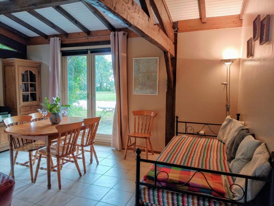Seating area, Dining area