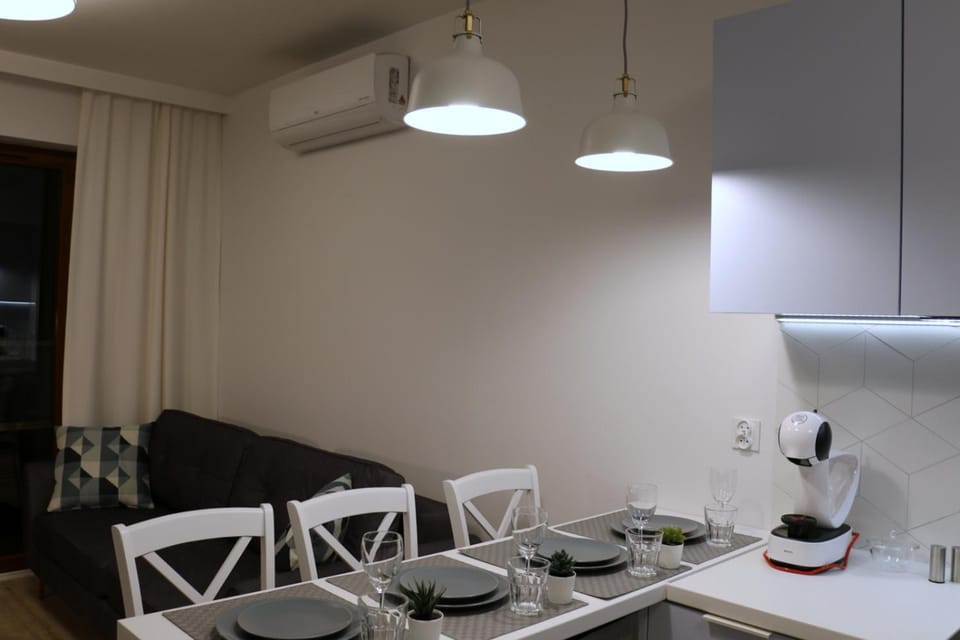 Coffee/tea facilities, Living room, Seating area, Dining area