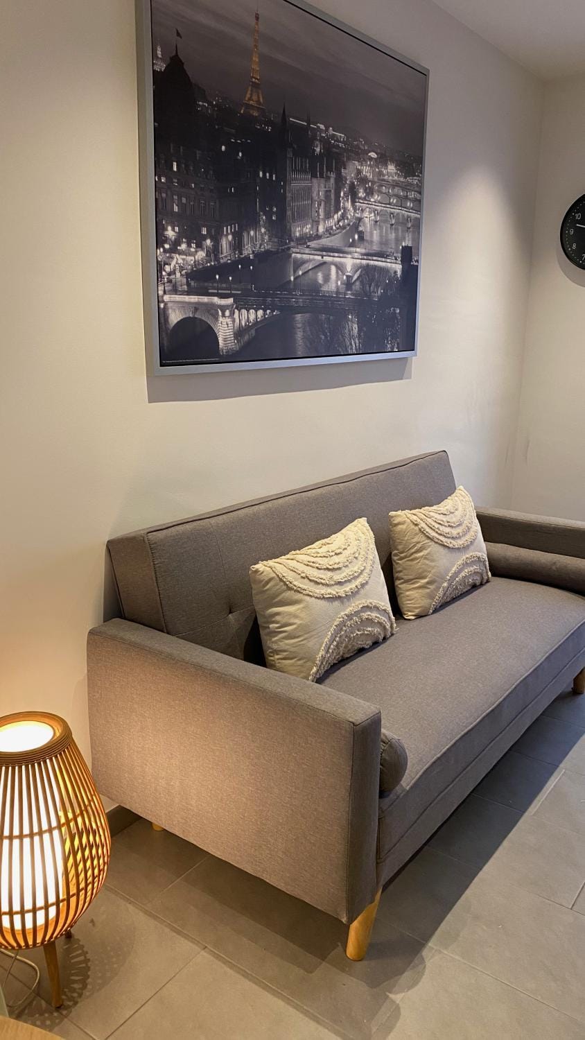 Living room, Seating area
