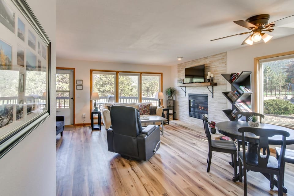 Fireplace & Mtn Views: Estes Park Home w/ Deck! House in Estes Park
