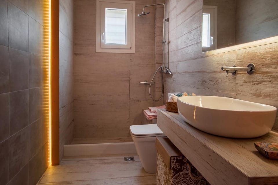 Shower, Toilet, Bathroom