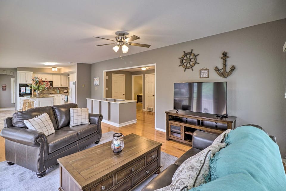 7 Mi to Natl Park Home with Dock in Hot Springs House in Rockwell