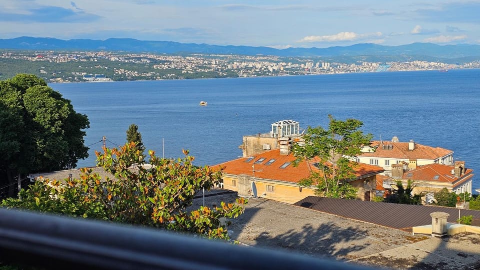 City view, Mountain view, Sea view