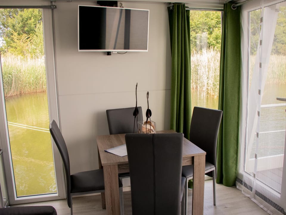 Communal lounge/ TV room, Dining area, Evening entertainment