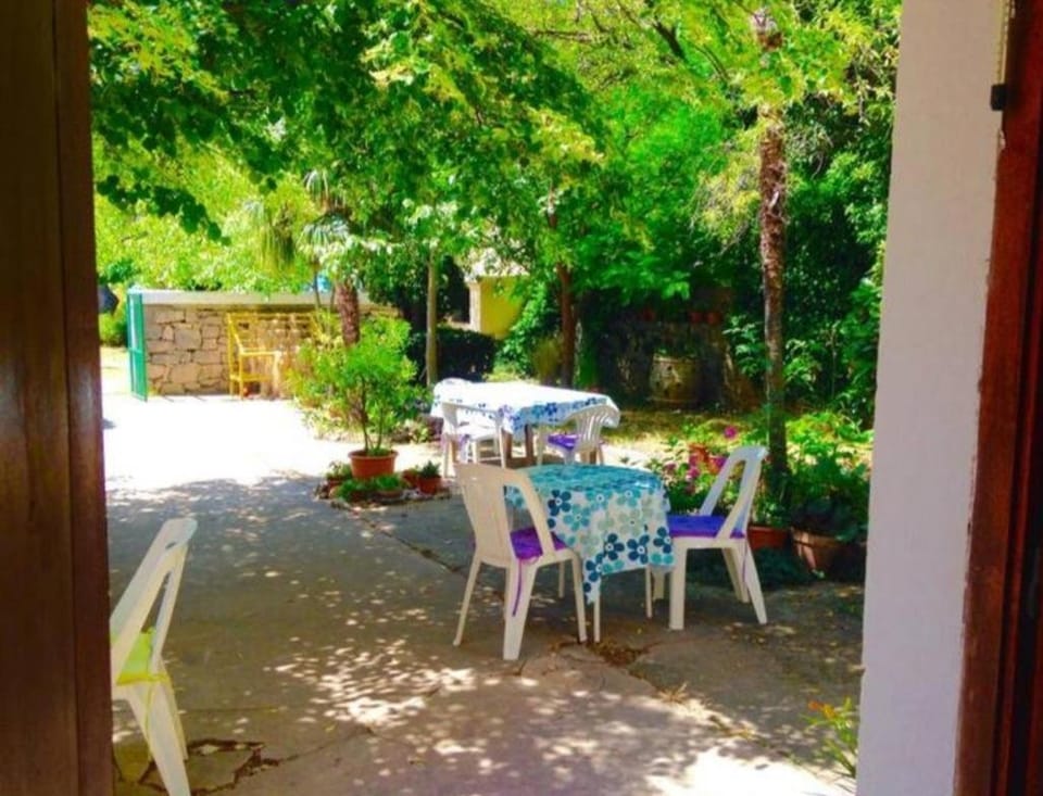 Patio, BBQ facilities