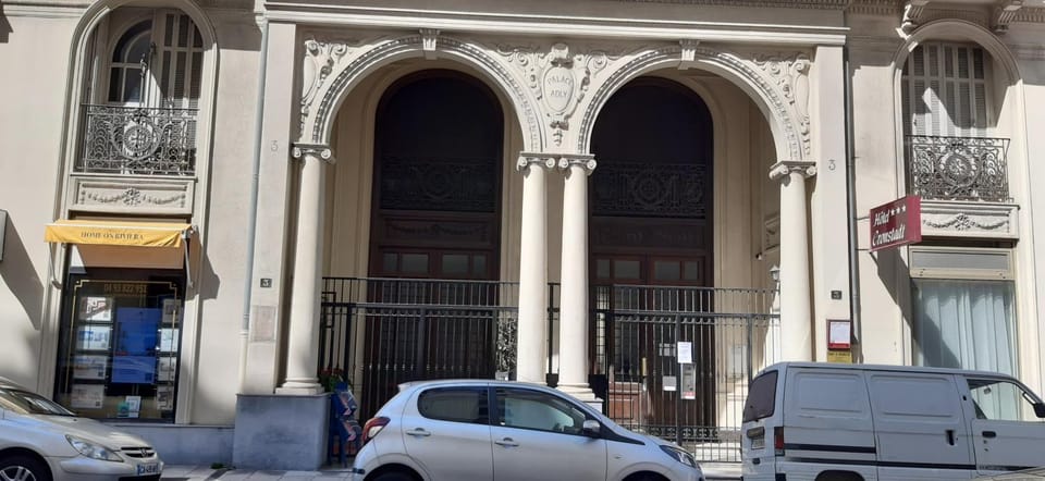Facade/entrance