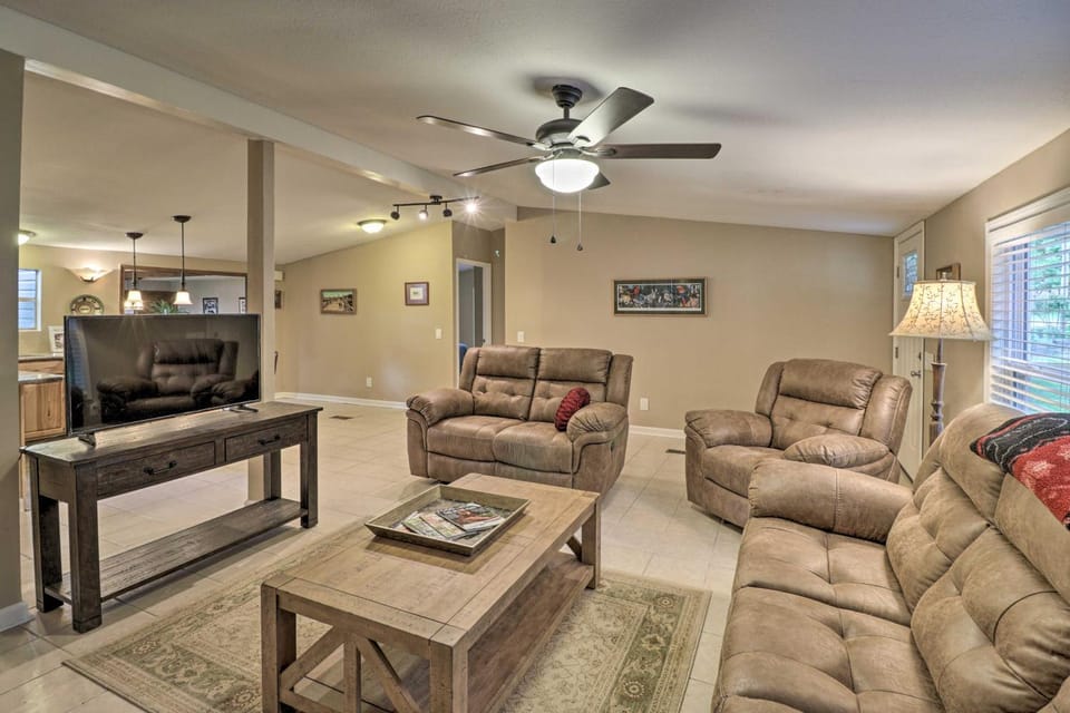 Lake Hamilton Home with Dock 8 Mi to Hot Springs NP House in Piney