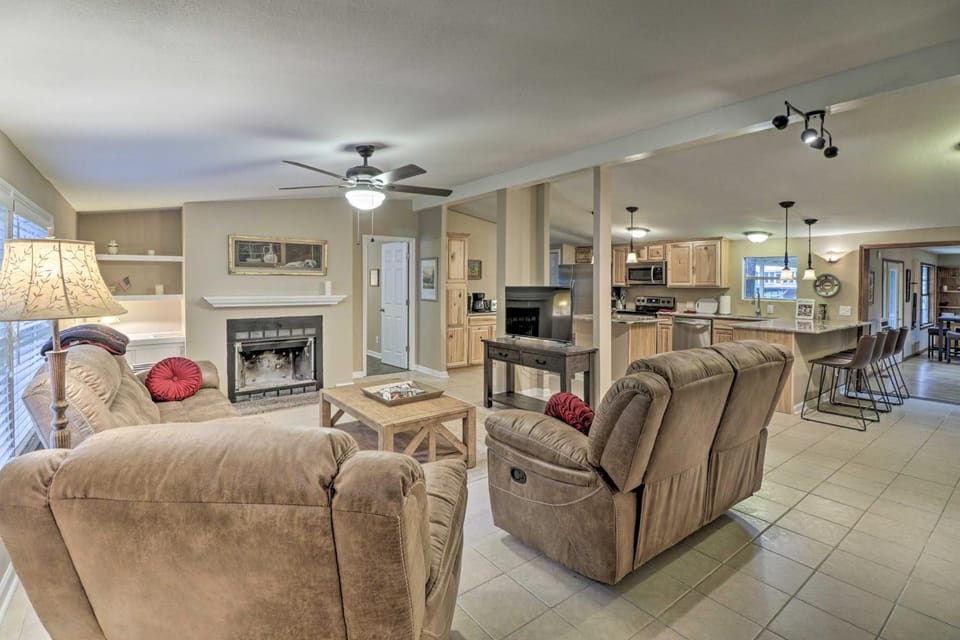 Lake Hamilton Home with Dock 8 Mi to Hot Springs NP House in Piney