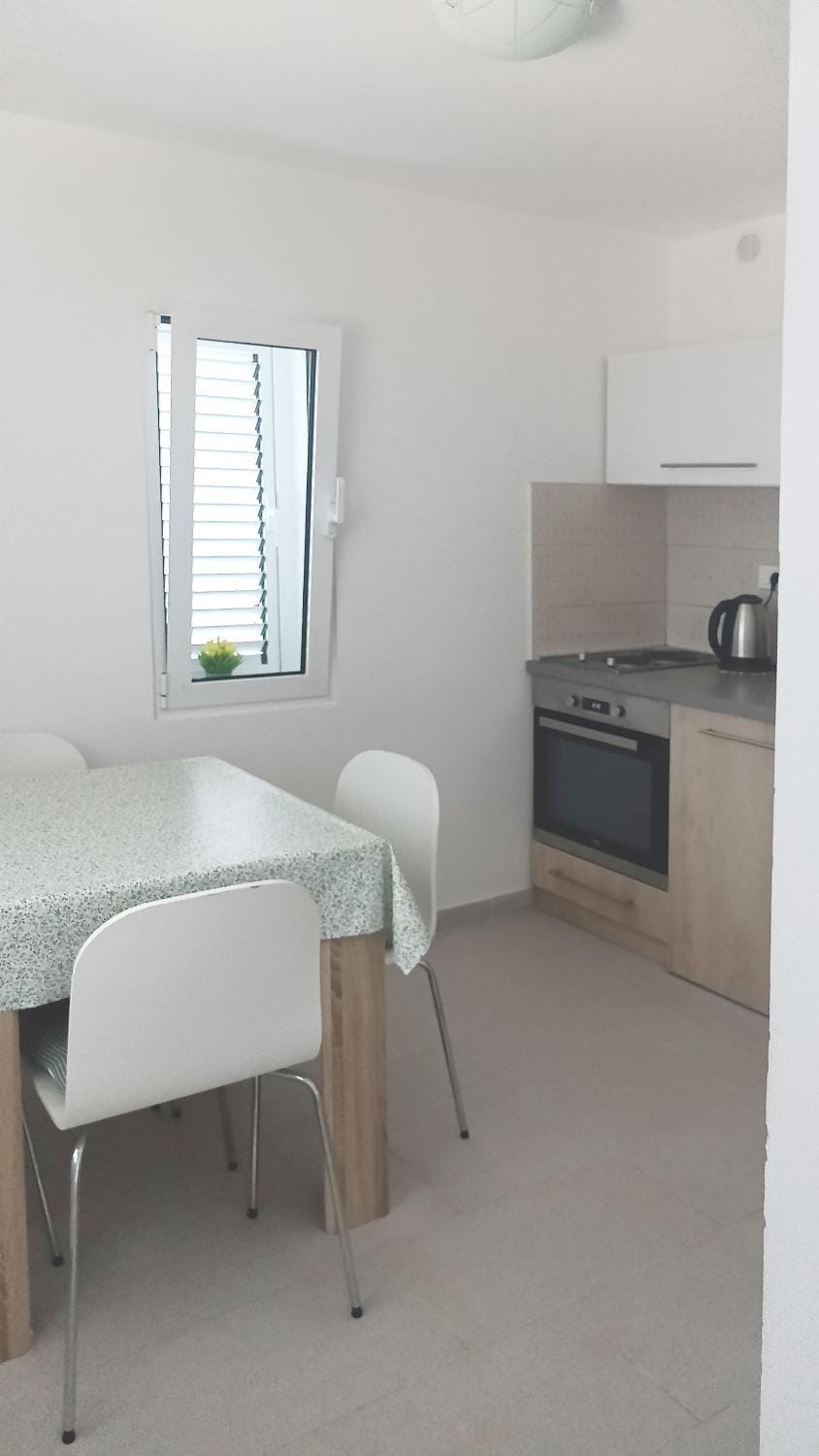 Dining area, kitchen