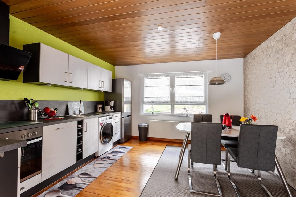 Kitchen or kitchenette, Dining area, dishwasher