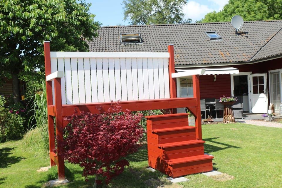 Property building, Day, Garden, Garden view