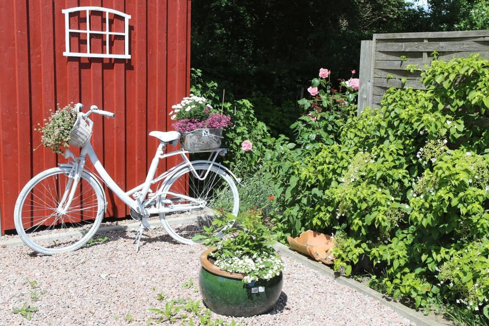 Property building, Day, Cycling, Garden view